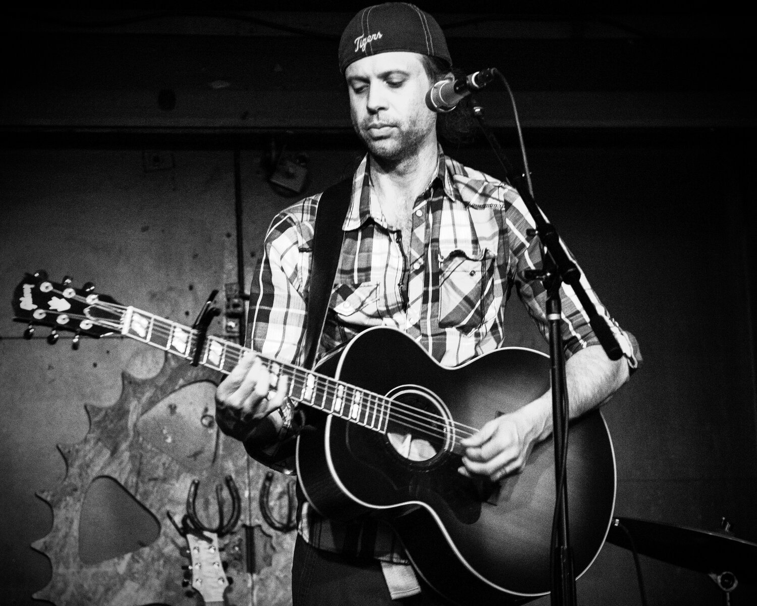 Live Music featuring Robert Meade