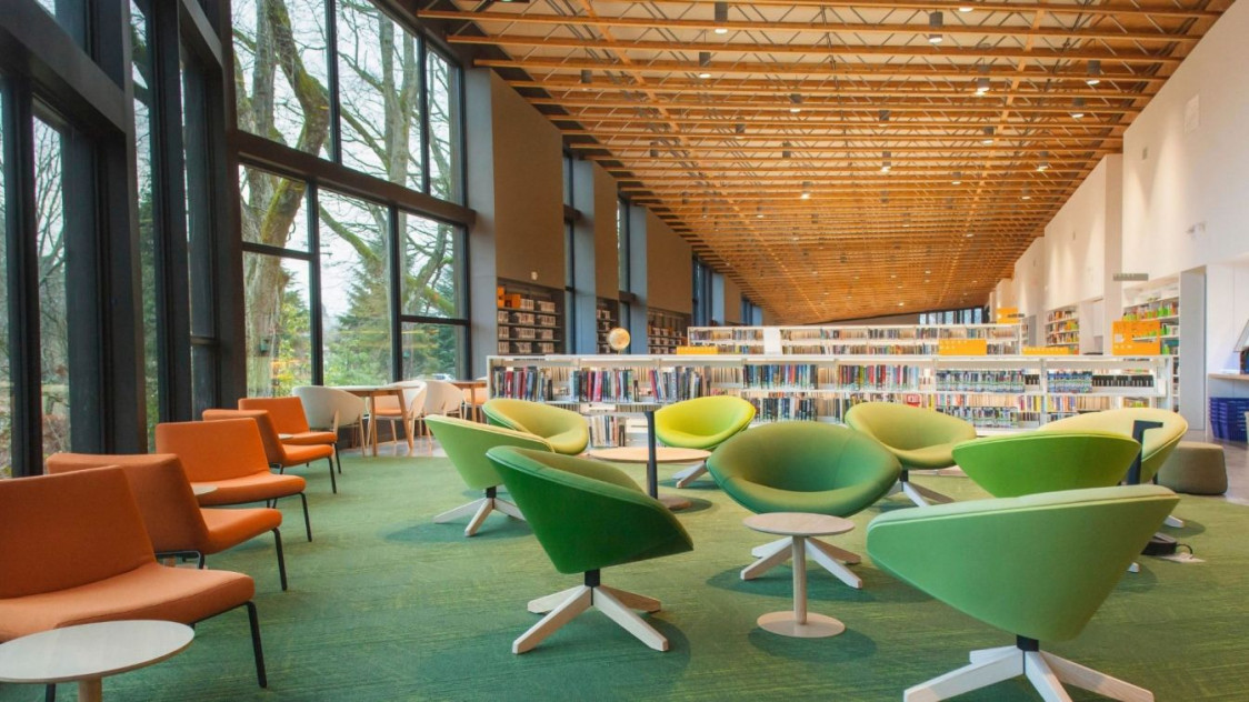 get a new library card at milwaukie’s ledding library!